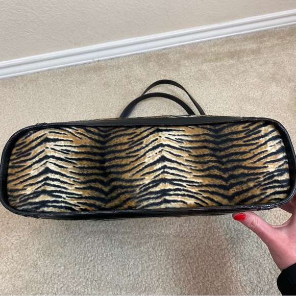 Maxx New York Tiger Print Shoulder Purse - Picture 8 of 8